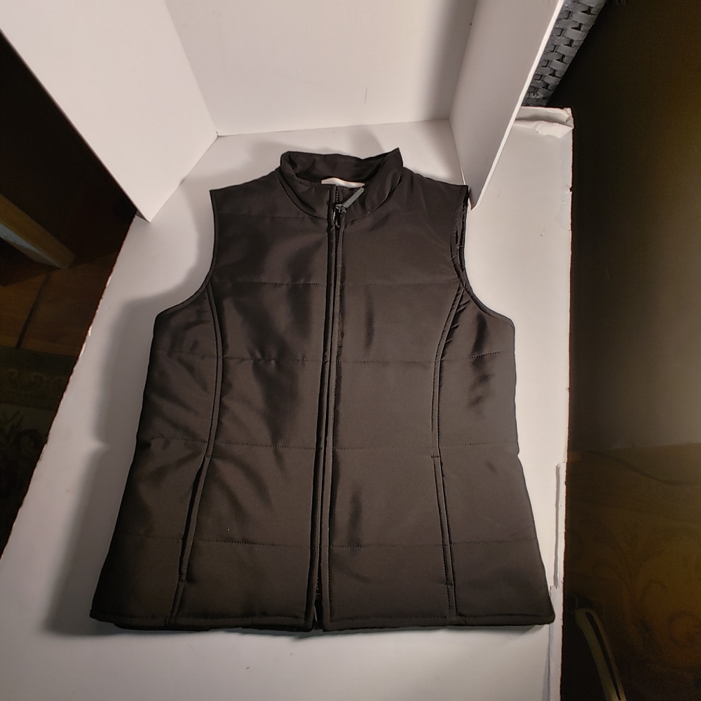 Petite Sophisticate Black Vest Zip up Size S Quilted